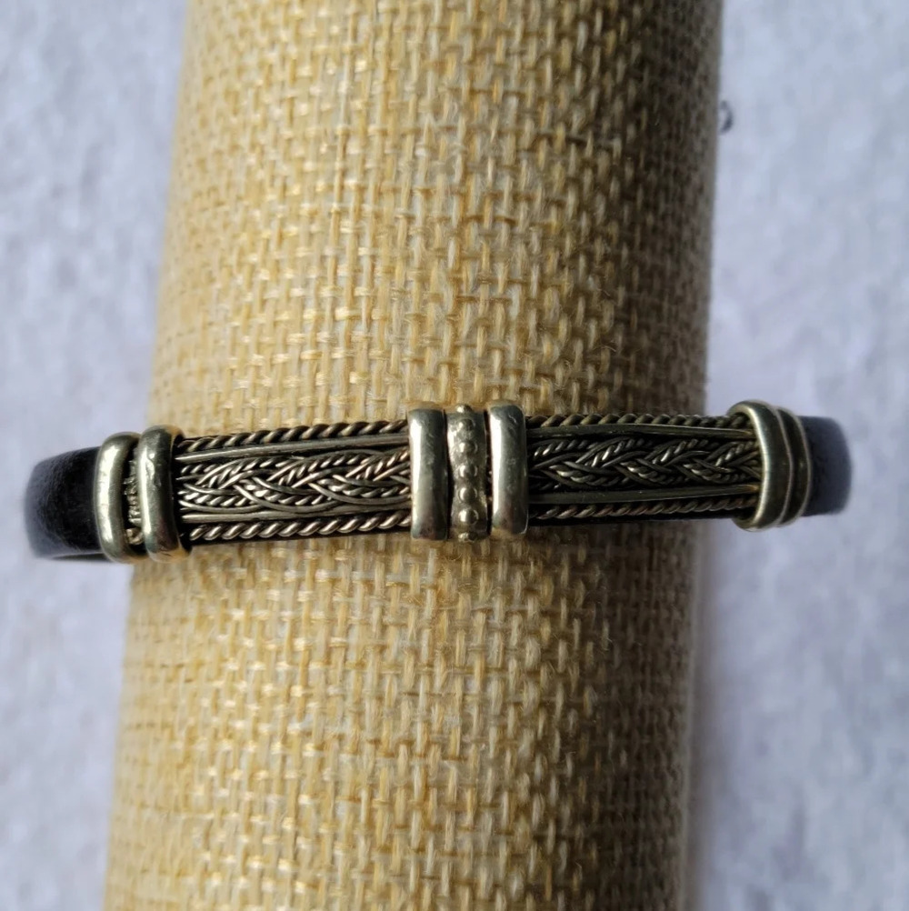 Metal and leather bracelet